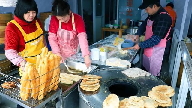 新河镇这条不足600米的巷子里，藏着众多早餐美食