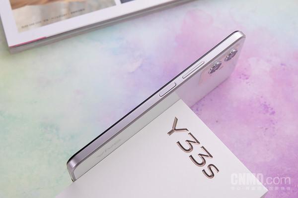 vivo Y33s采用侧面指纹识别设计