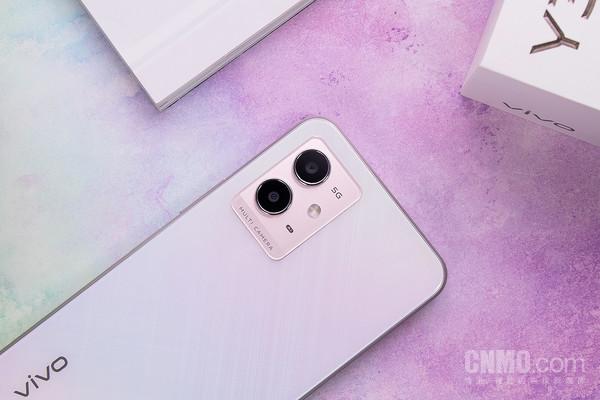 vivo Y33s采用后置双摄