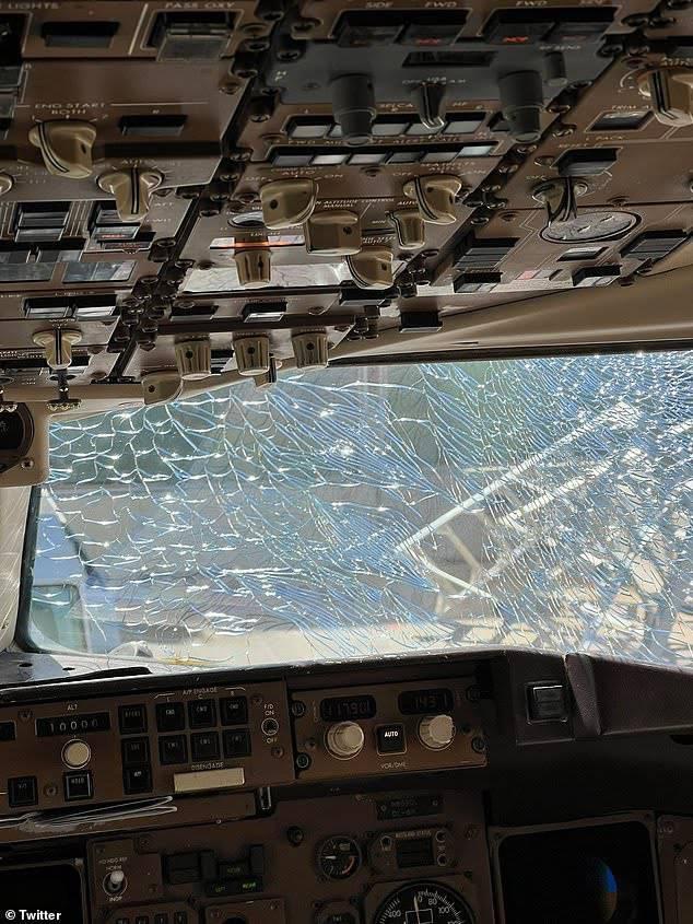 美国版“英雄机长”：9000多米高空驾驶舱玻璃破裂，安全迫降无一人受伤