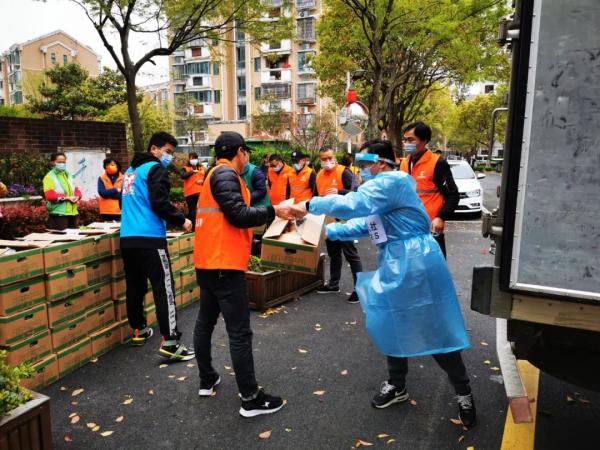 上海奉贤3227名年轻干部组成突击队，奋战街镇村居抗疫一线