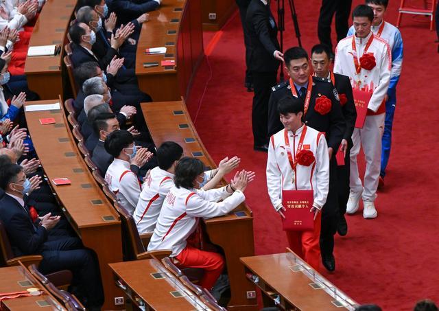 北京冬奥会、冬残奥会表彰大会的“吉林瞬间” 武大靖英姿勃发 齐广璞面带微笑