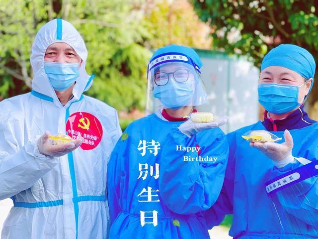 和父母一起当“大白”的日子，小昆山这名志愿者收获很多“第一次”