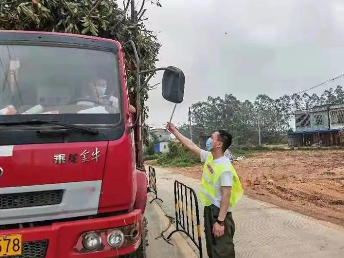 静安消防员 手绘战友抗“疫”瞬间