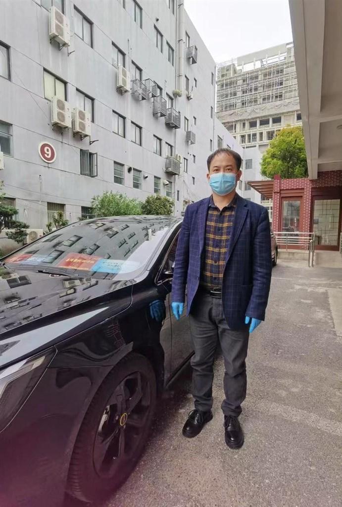 岳阳医院驾驶员在运输防疫物资的路上遭遇拦车，结局很暖