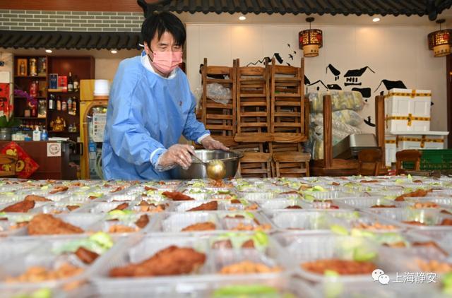 尽量让他们吃得丰富些，静安这家餐厅全力做好餐饮保障