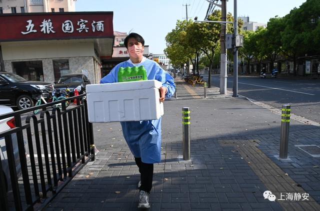 尽量让他们吃得丰富些，静安这家餐厅全力做好餐饮保障