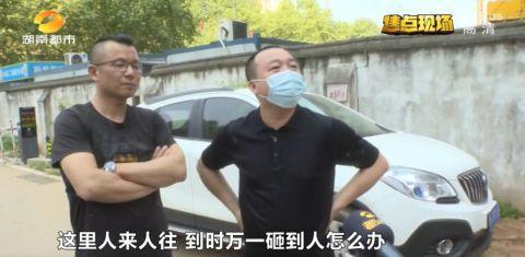 长沙一小区“天降扳手”，车子被砸出洞！业主心慌慌：一两斤重，有老人小孩旁边经过……