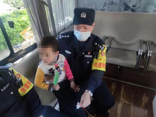 梅州：家长疏忽幼童走失 民警助其找回家人