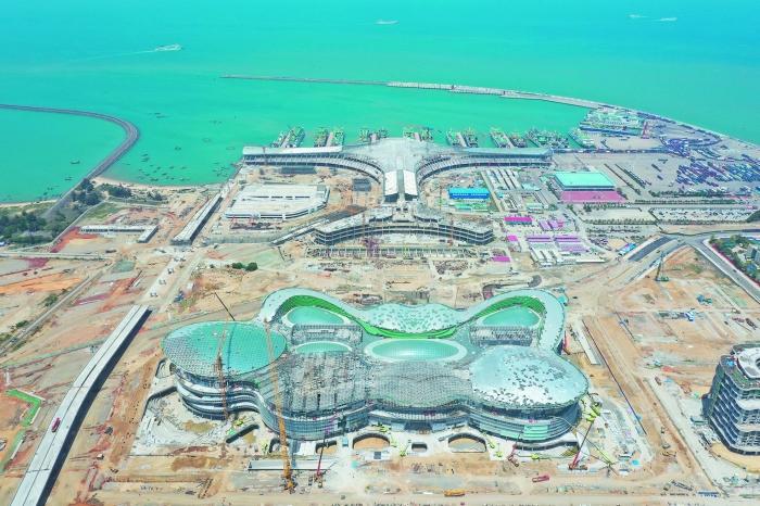 迟福林：建设“两个总部基地” 发挥海南自贸港在区域合作中的战略枢纽作用