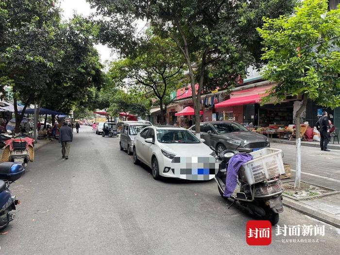 云投诉丨禁停标志形同虚设 成都青羊区一街道被违停堵闷 当地居民：多次投诉未改善