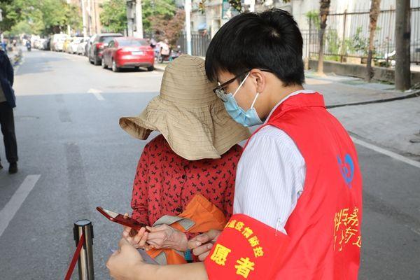 社区新来了一批志愿者！中国银联安徽分公司号召党员下沉一线助力抗疫