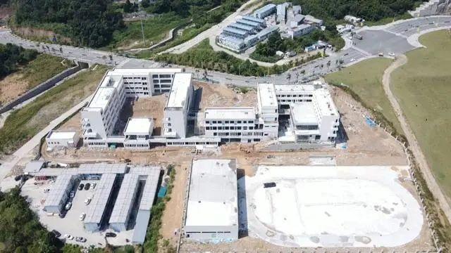 阿尔勒“一地鸡毛”，广场路小学分校变“职校”？业主维权要抓这个关键点……