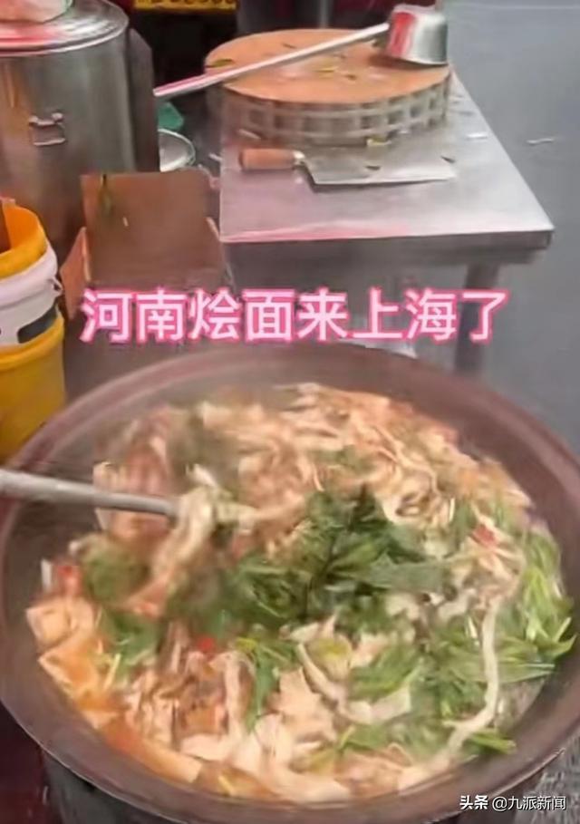 一个河南人决定去上海做烩面：听说有货车司机一天只吃一片面包，我带了1吨蔬菜500斤肉和面粉
