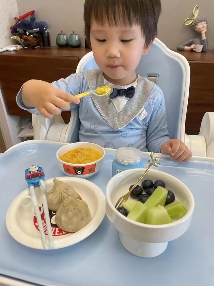 大口吃饭、自主进餐，这个幼儿园的孩子们相约云端“共进午餐”