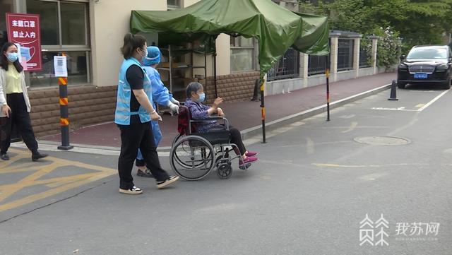 电话问询、医生上门、专车接送……社区为老人接种新冠疫苗考虑周全