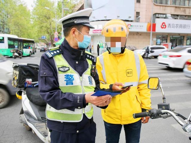 先处罚后普法！李沧交警开展摩托车、电动车违法集中整治行动