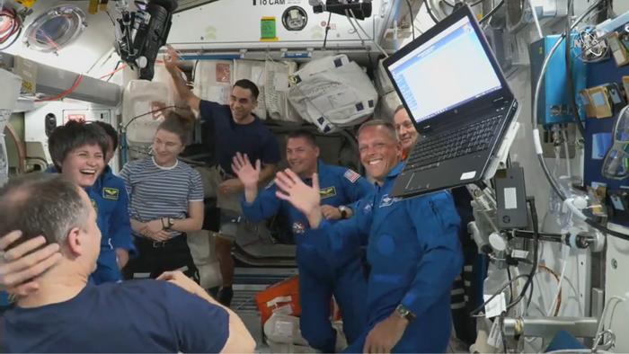载人龙飞船送4名宇航员登上国际空间站，共11人驻守