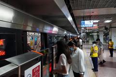 因疫情防控需要，今起北京40余座地鐵站采取出入口封閉措施