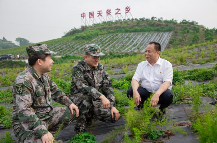 退役军人工作者陈光峰、易铭鑫荣获全国五一劳动奖章，听听他们的故事