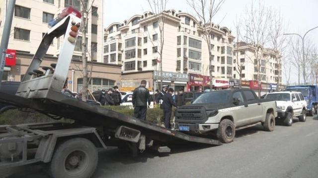 非法改装车竞速飙车“险象环生” 哈尔滨警方重拳打击“绝不姑息”