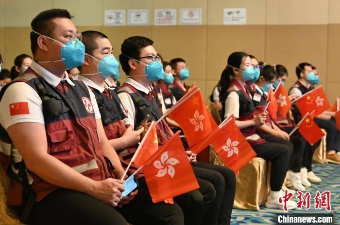 香港疫情放缓 内地援港医疗队返回内地休整