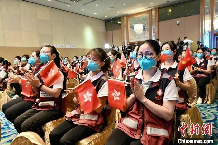 香港疫情放缓 内地援港医疗队返回内地休整