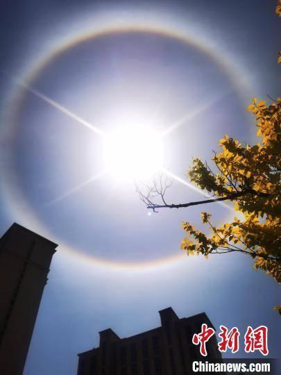 日晕三更雨：河北承德宽城天空现日晕景观