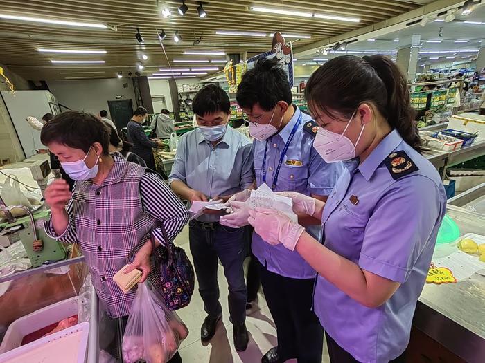 江苏省仪征市市场监管局上下联动开展疫情防范区市场安全专项检查