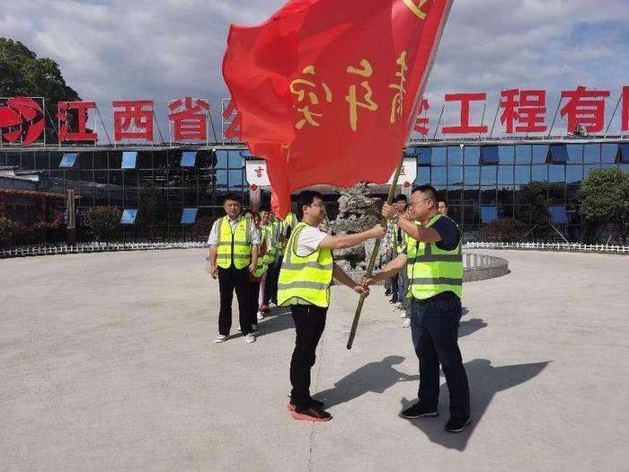 江西省公路桥梁工程有限公司吉康高速改扩建初心如磐开新局