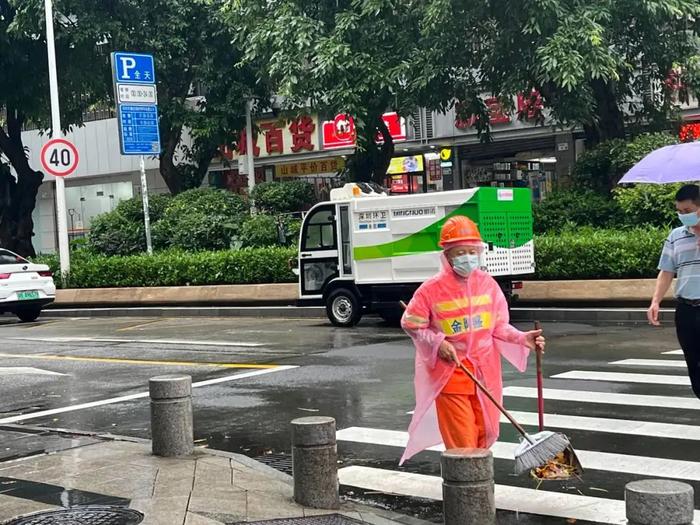 多图直击！风里雨里的城市守护者和深圳上班人