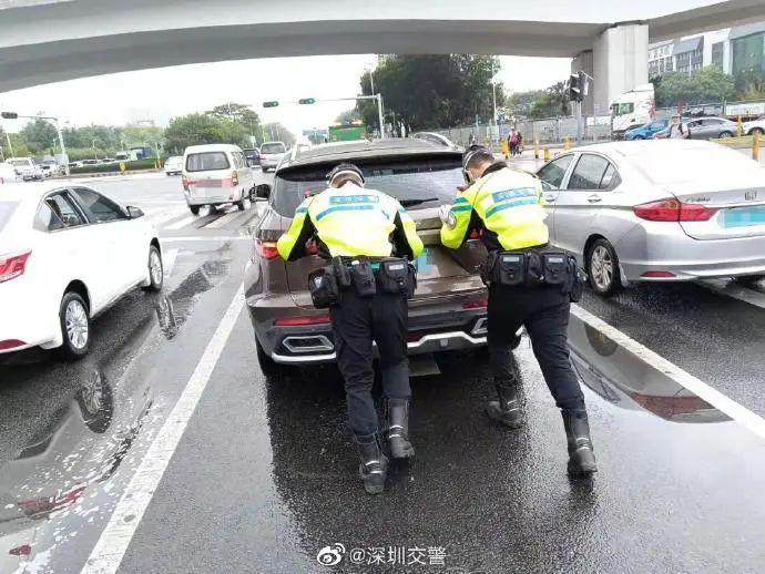 多图直击！风里雨里的城市守护者和深圳上班人