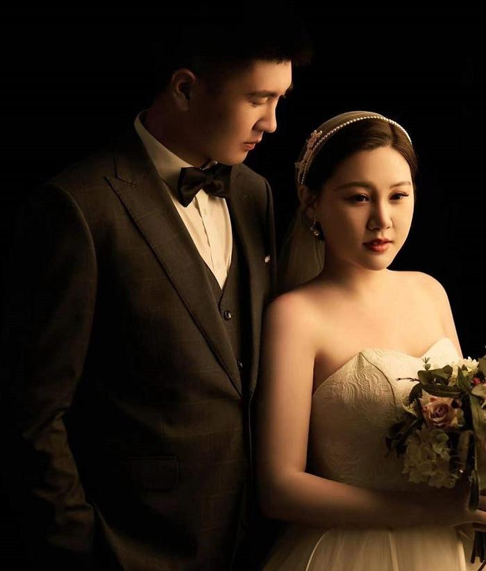 超甜！广东男篮球员王薪凯妻子晒出二人的甜蜜婚纱照