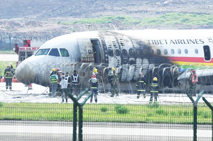 西藏航空一客机偏出跑道事故发生后  从业人员讲述紧急撤离时乘客应如何正确逃生