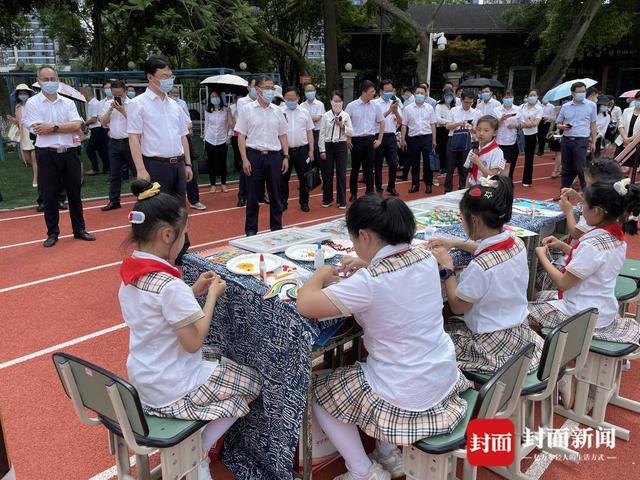 19所学校现场展示“盐味”十足的趣味课堂 四川自贡“盐都未来工程”实施两年晒出亮眼成绩单