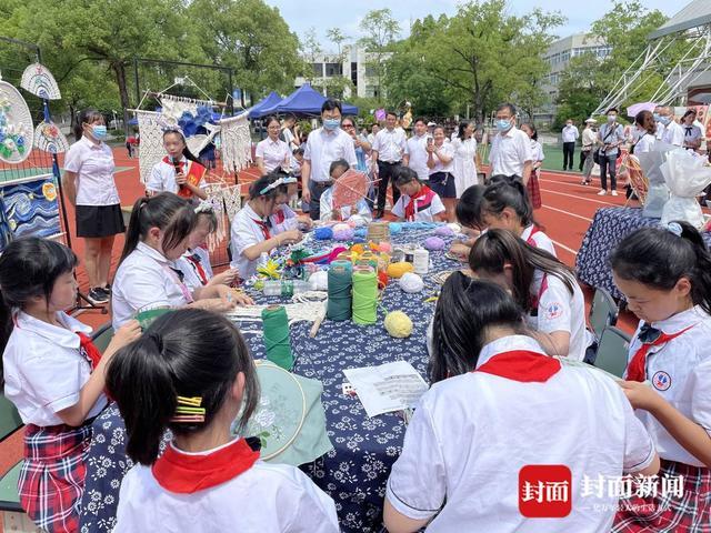 19所学校现场展示“盐味”十足的趣味课堂 四川自贡“盐都未来工程”实施两年晒出亮眼成绩单