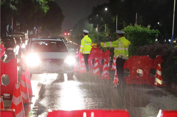 下雨天交警不查车？莫侥幸！