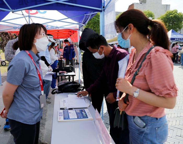 长丰县下塘镇：四天两开招聘会  为民为企勤务兵