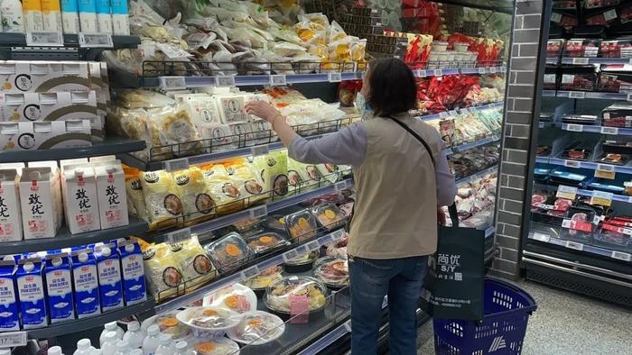 上海闵行“压力测试”第一天，七宝一家超市出现短时拥挤，其他街镇实况如何？