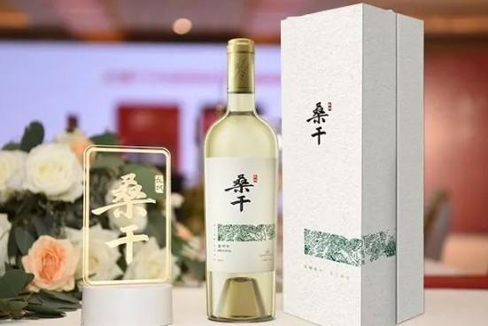 夏天喝葡萄酒选择哪个品牌？长城桑干的这款产品再完美不过