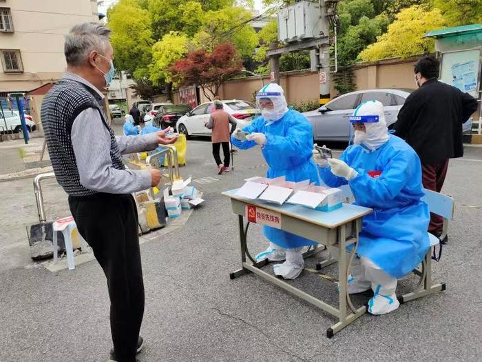 奋斗者·正青春丨区市场监管局青年干部在社区彰显勇毅与担当