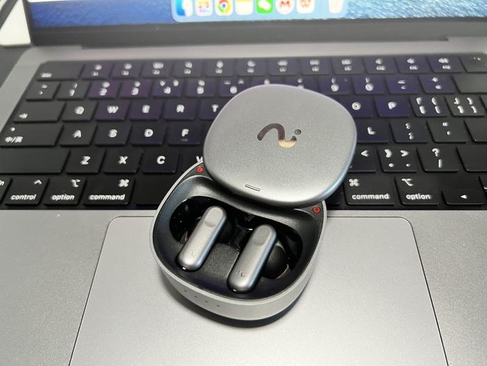 iFLYBUDS Pro 图源:品玩 LU摄