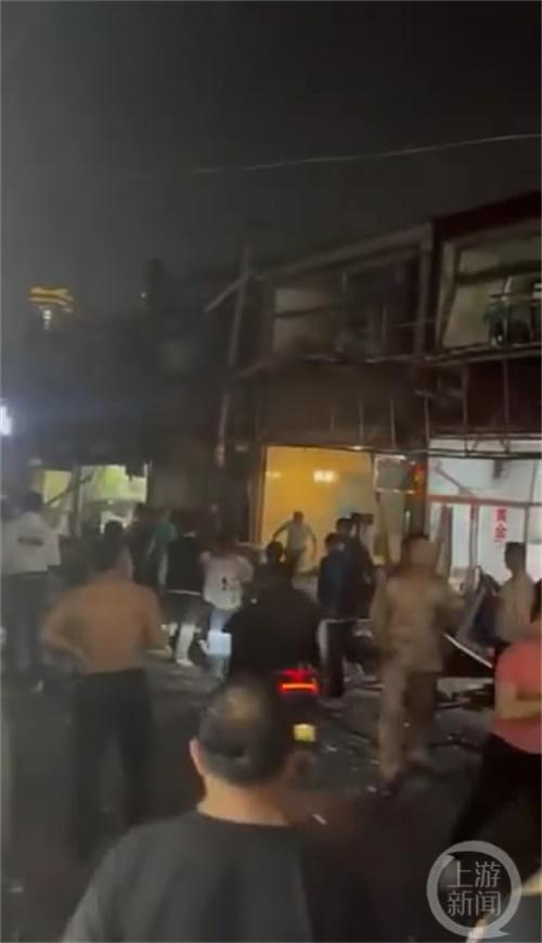 江苏常州小吃店爆炸系瓶装液化气泄漏引发 已救出3人仍有3人被困