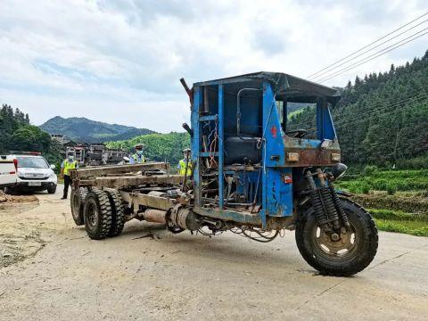 柳州一“三轮车”与摩托车相撞后逃逸，交警调查发现事情不简单！