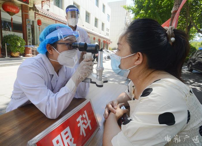 关注普遍眼健康 共筑“睛”彩大健康——邯郸市第三医院开展全国“爱眼日”宣教义诊活动