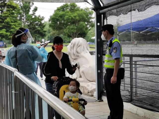 今天，松江城区主要路口的车流量恢复近五成！松江警方提醒……