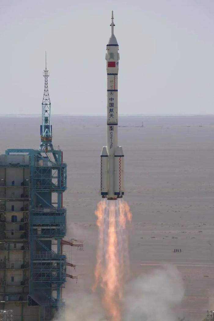 长二F发射神十四飞船圆满成功！三名航天员将见证中国空间站全面建成