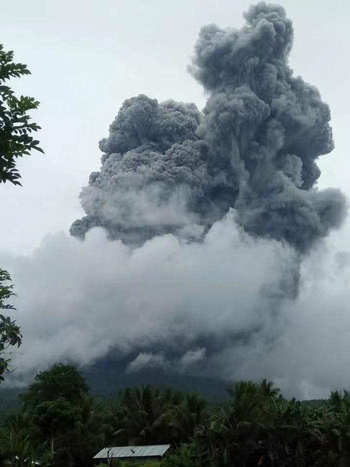 菲律宾布卢桑火山喷发 火山警戒级别上调至1级