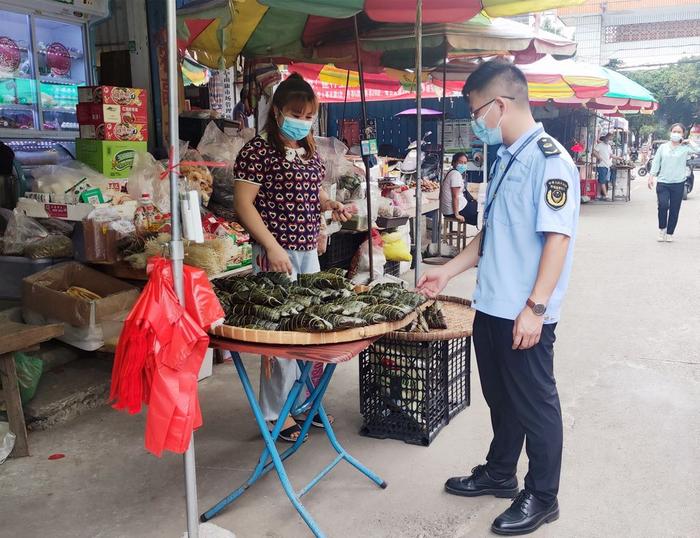 广西北海市铁山港区市场监管局开展端午节“粽”点食品大检查