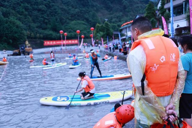 四川省内唯一一站 2022“奔跑吧·少年”漂流项目主题健身活动在都江堰举行